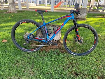 Used BH ULTIMATE RC 7.0 2022 2022 Mountainbike, Blue, 29 — image 1 of 3