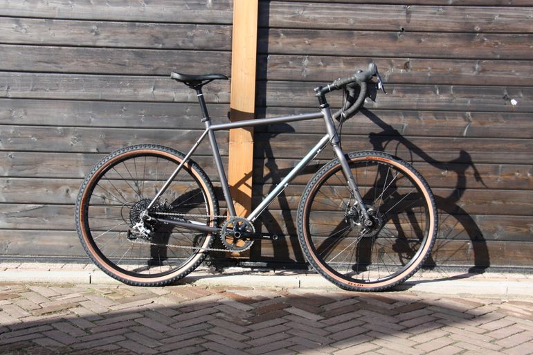 Used Kona Rove DL 2021 Road & Gravel, Hellgrau — image 1 of 6