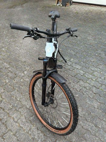 Used CUBE CUBE Reaction Hybrid Pro 750 2023 Mountainbike, White — image 3 of 5