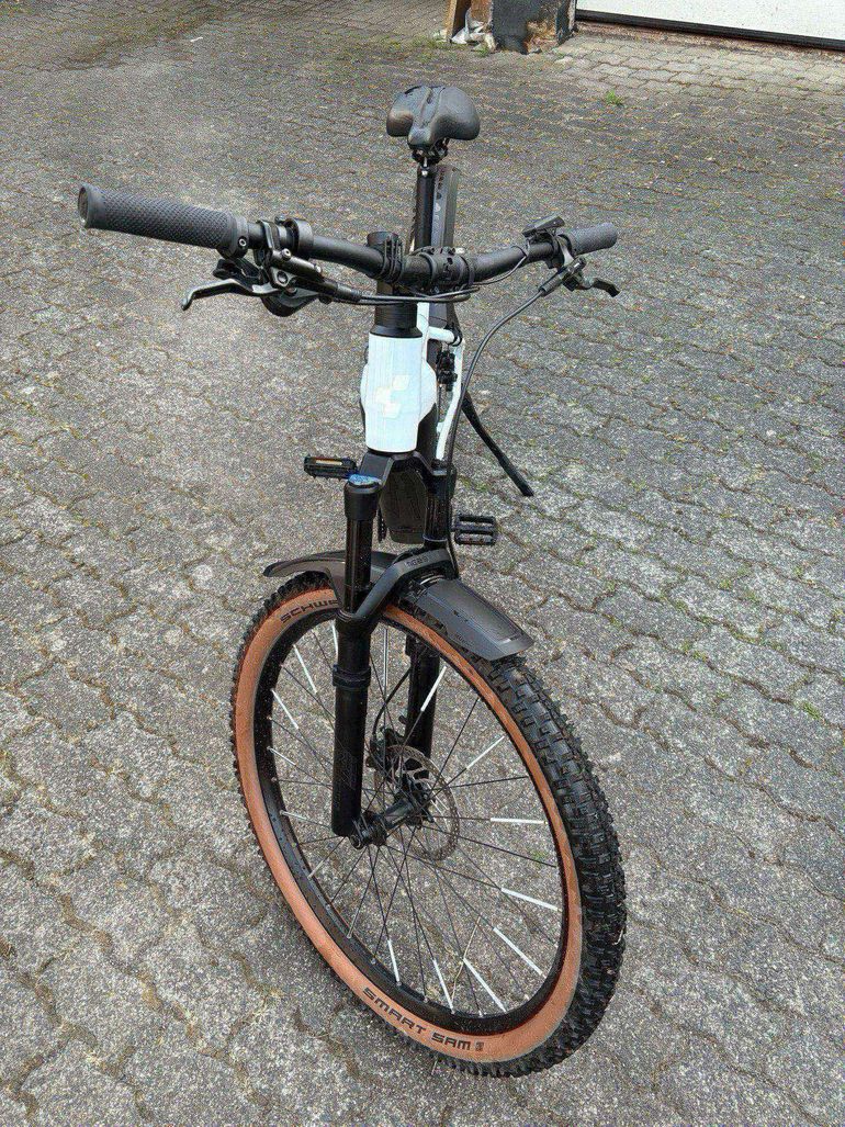 Used CUBE CUBE Reaction Hybrid Pro 750 2023 Mountainbike, White — image 3 of 5