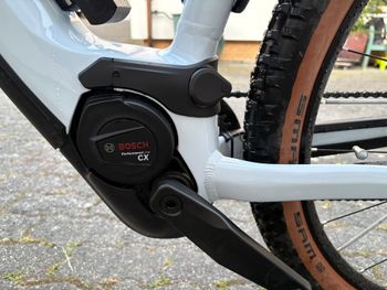 Used CUBE CUBE Reaction Hybrid Pro 750 2023 Mountainbike, White — image 2 of 5