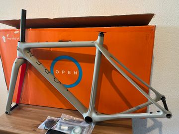 Gebrauchtes OPEN U.P. Mat Grey 2024 Road & Gravel, Hellgrau — Bild 4 von 8
