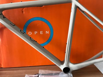 Gebrauchtes OPEN U.P. Mat Grey 2024 Road & Gravel, Hellgrau — Bild 6 von 8