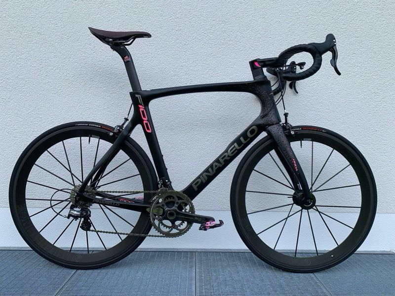 Tweedehands Pinarello Dogma F100 (F10) Rim Giro D’Italia Edition 2017 2017 Road & Gravel