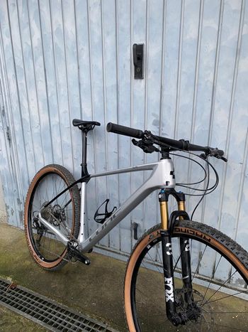 Used CUBE ELITE C:62, PRO 2024 2024 Mountainbike, Light Gray, 29 — image 2 of 9