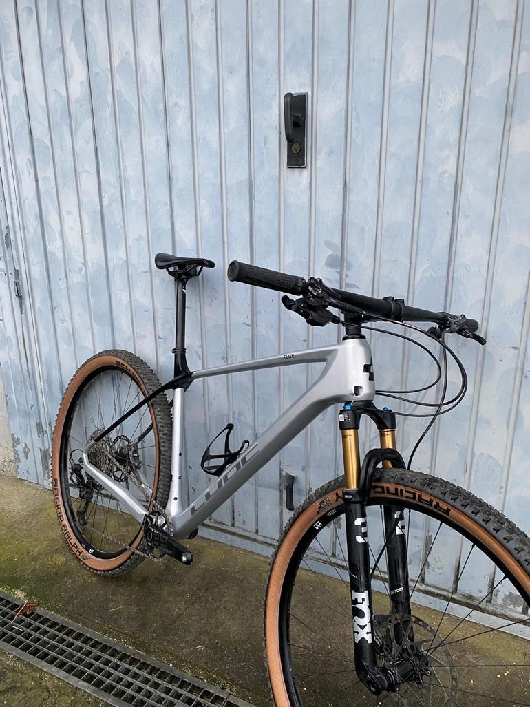 Used CUBE ELITE C:62, PRO 2024 2024 Mountainbike, Light Gray, 29 — image 2 of 9