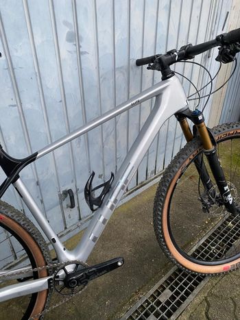 Used CUBE ELITE C:62, PRO 2024 2024 Mountainbike, Light Gray, 29 — image 3 of 9