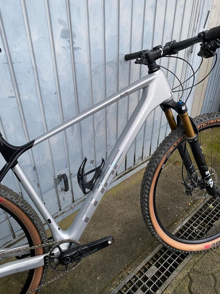 Used CUBE ELITE C:62, PRO 2024 2024 Mountainbike, Light Gray, 29 — image 3 of 9