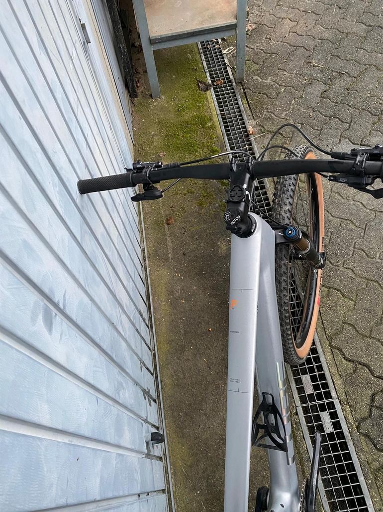 Used CUBE ELITE C:62, PRO 2024 2024 Mountainbike, Light Gray, 29 — image 6 of 9
