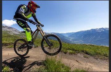 Used Santa Cruz V10 Other Shimano 2017 Mountainbike, Black — image 3 of 20