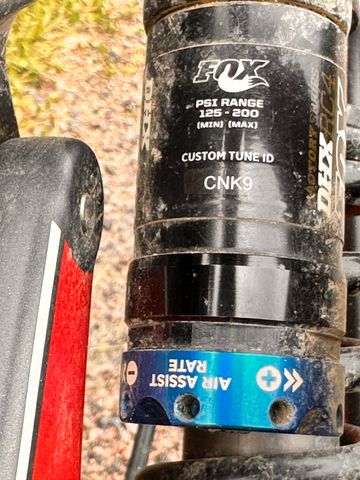 Used Santa Cruz V10 Other Shimano 2017 Mountainbike, Black — image 14 of 20