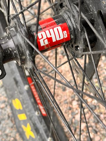 Used Santa Cruz V10 Other Shimano 2017 Mountainbike, Black — image 10 of 20