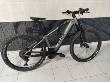 Used CUBE Reaction Hybrid Pro 750 2023 Mountainbike, Light Gray — image 2 of 8