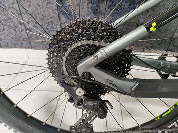 Used CUBE Reaction Hybrid Pro 750 2023 Mountainbike, Light Gray — image 7 of 8