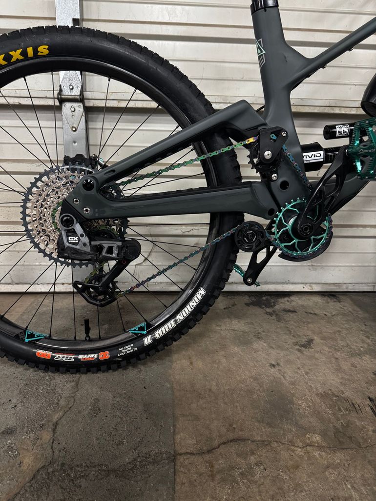 Used Forbidden Dreadnought Custom 2024 Mountainbike, Light Gray — image 8 of 10