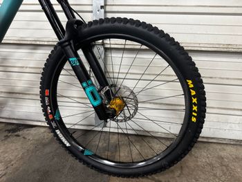Used Forbidden Dreadnought Custom 2024 Mountainbike, Light Gray — image 9 of 10