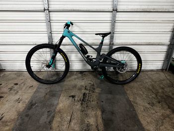 Used Forbidden Dreadnought Custom 2024 Mountainbike, Light Gray — image 2 of 10