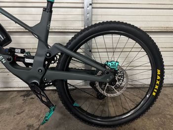 Used Forbidden Dreadnought Custom 2024 Mountainbike, Light Gray — image 6 of 10