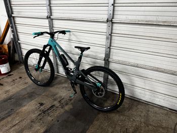 Used Forbidden Dreadnought Custom 2024 Mountainbike, Light Gray — image 3 of 10
