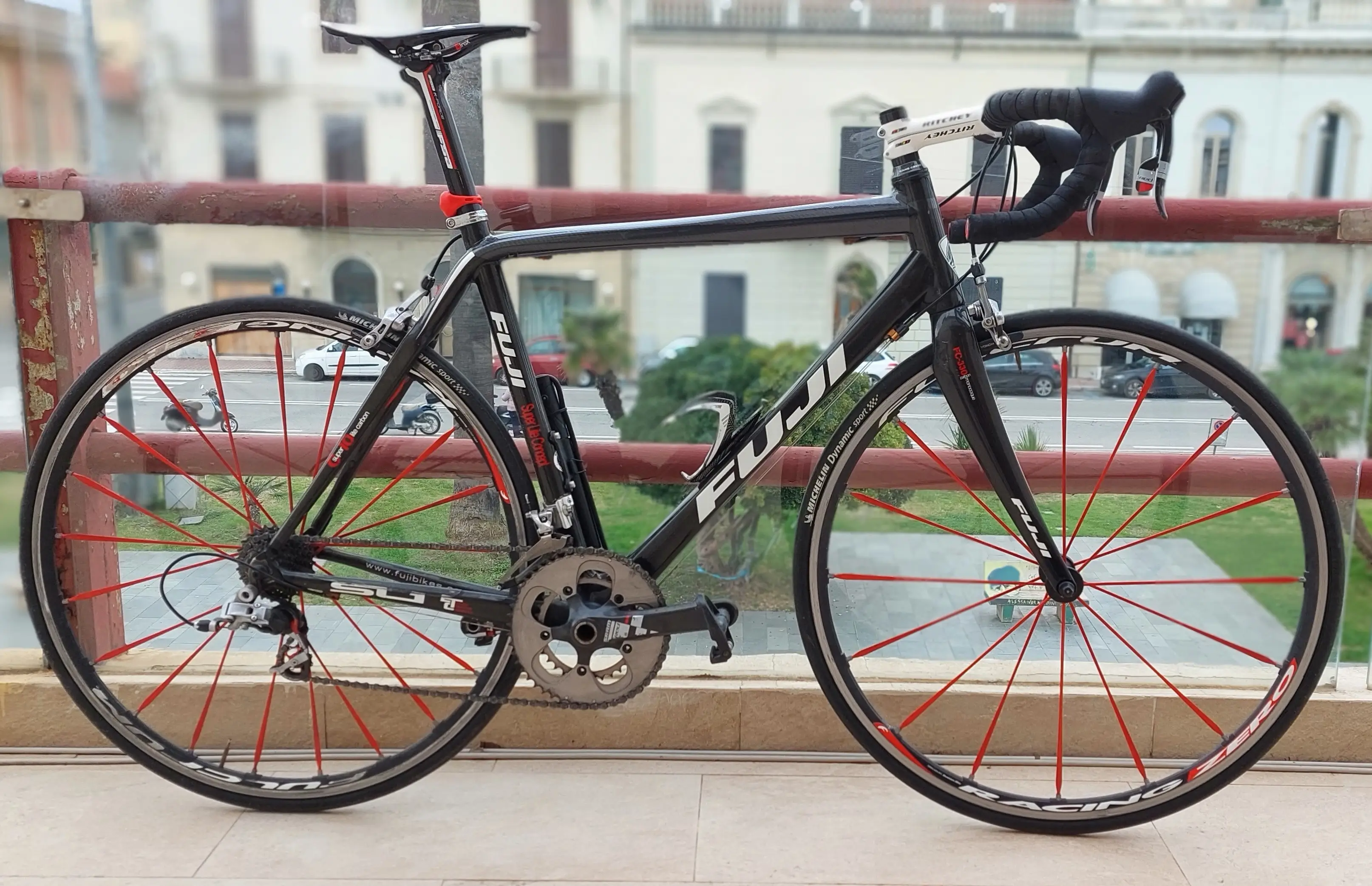 Fuji sl1 comp outlet carbon road bike