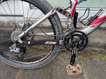 Specialized Stumpjumper FSR Comp 2008 2008 Mountainbike usato, Grigio chiaro — immagine 3 di 3