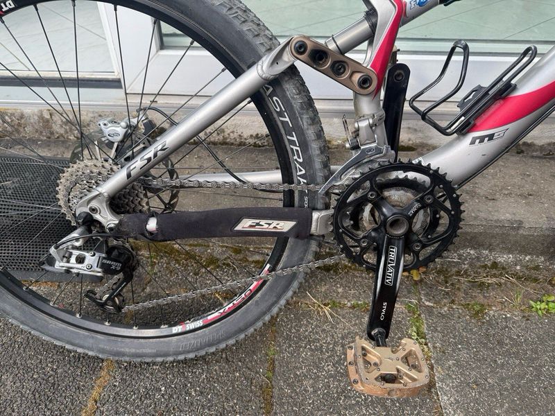 Specialized Stumpjumper FSR Comp 2008 2008 Mountainbike usato, Grigio chiaro — immagine 3 di 3