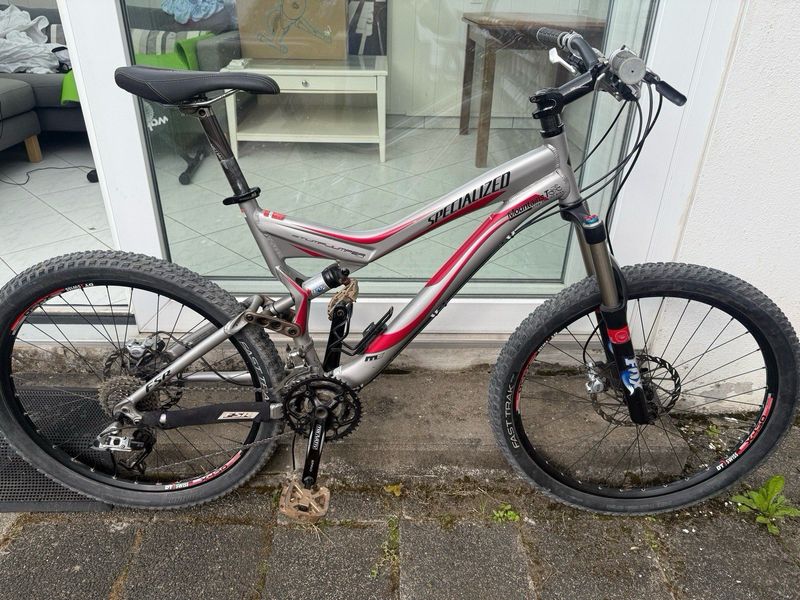 Specialized Stumpjumper FSR Comp 2008 2008 Mountainbike usato, Grigio chiaro — immagine 1 di 3