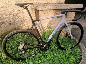 Basso Diamante 2024 Road & Gravel usato, Grigio chiaro — immagine 1 di 3