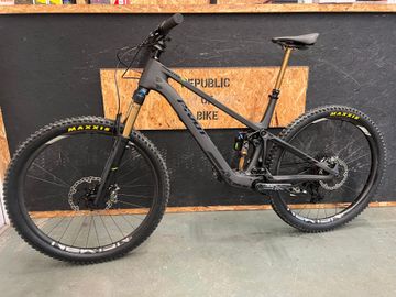 Gebrauchtes Pivot SHUTTLE SL Pro X0 Eagle Transmission 2024 2024 Mountainbike, Schwarz, 29 — Bild 1 von 11