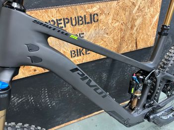Brugt Pivot SHUTTLE SL Pro X0 Eagle Transmission 2024 2024 Mountainbike — billede 7 af 11