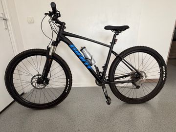 Used Giant Talon 1 2021 2021 Mountainbike, Black, 27.5, 29 — image 1 of 7
