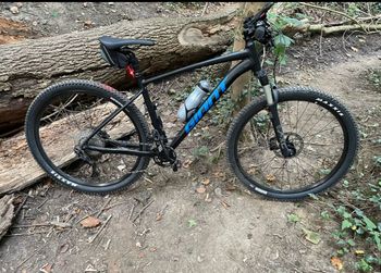 Giant Talon 1 2021 2021 Mountainbike de segunda mano, Negro — imagen 2 de 7