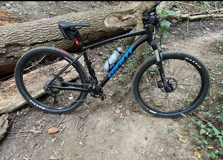 Giant Talon 1 2021 2021 Mountainbike de segunda mano, Negro — imagen 2 de 7