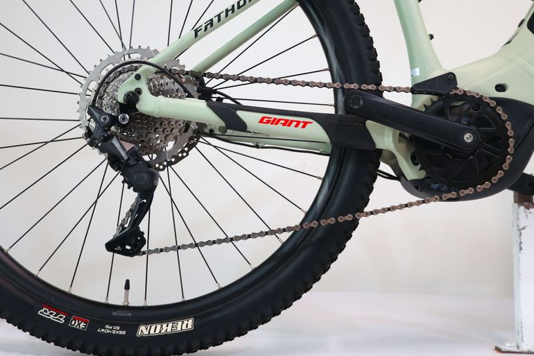 Used Giant Fathom E+2 2022 Mountainbike, Verde — image 3 of 5