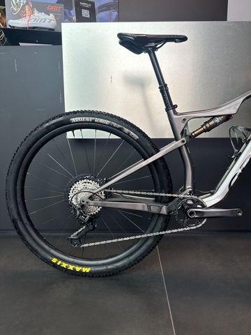 Used Orbea OIZ M-LTD 2020 2020 Mountainbike, Light Gray, 29 — image 3 of 4