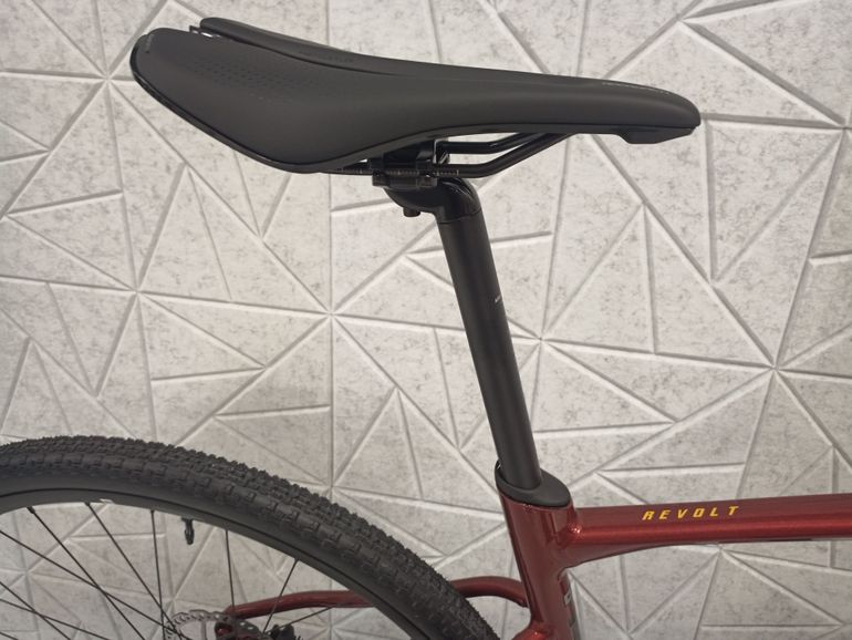 Used Giant REVOLT 0 2025 2025 Road & Gravel, Red — image 4 of 7