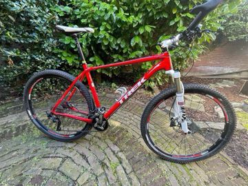 Used Trek Superfly Shimano Deore XT 2017 Mountainbike, Red — image 1 of 3