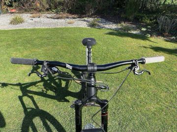 Used Trek Slash 8 2020 2020 Mountainbike, Black, 29 — image 9 of 12