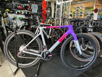 Used Scott Addict Gravel 20 2024 2024 Road & Gravel, White — image 1 of 6