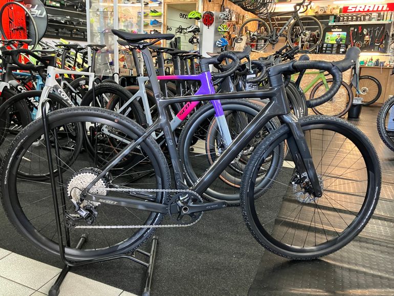 Used Scott Addict Gravel 40 2024 2024 Road & Gravel, Black — image 1 of 7