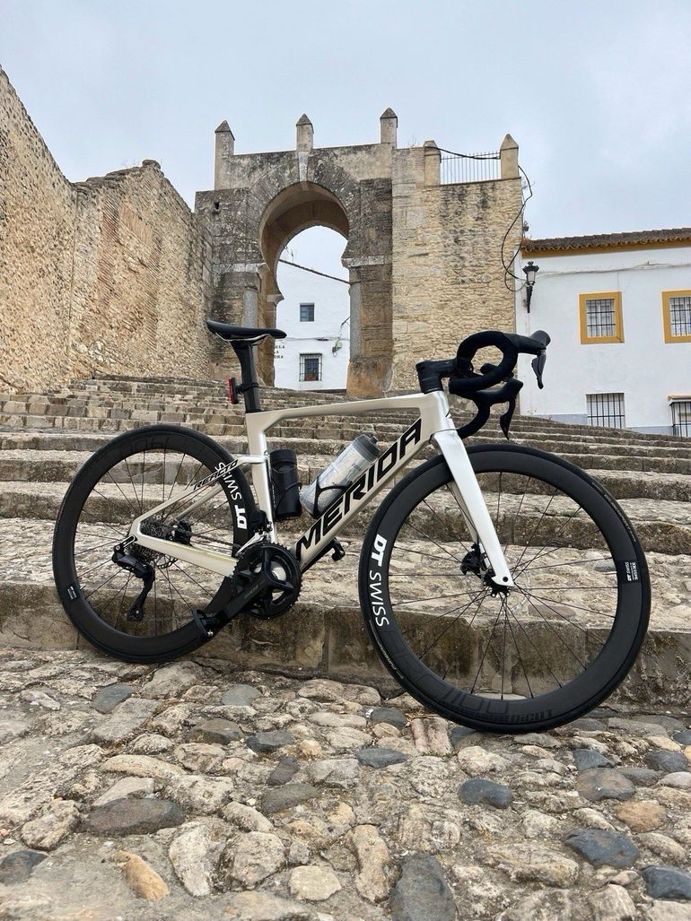 Used Merida REACTO 6000 Di2 2024 2024 Road & Gravel, Light Gray — image 3 of 4