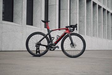 Gebrauchtes Trek Madone SLR 7 2021 2021 Road & Gravel, Rot — Bild 1 von 8