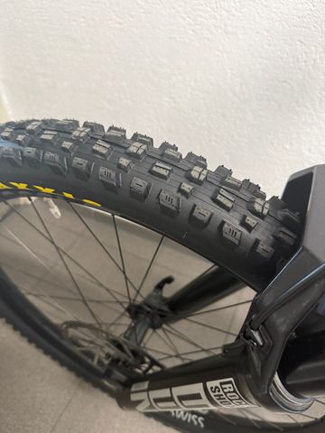 Used Canyon Torque:ON CF Roczen 2024 2024 Mountainbike, White, 29, 27.5 — image 9 of 9