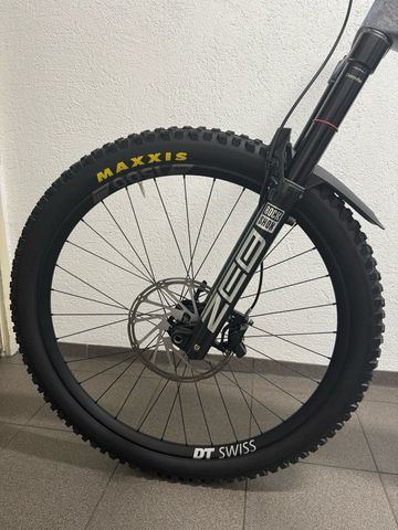 Used Canyon Torque:ON CF Roczen 2024 2024 Mountainbike, White, 29, 27.5 — image 3 of 9