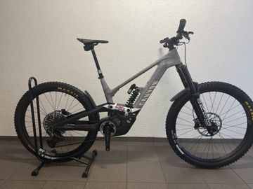 Used Canyon Torque:ON CF Roczen 2024 2024 Mountainbike, White, 29, 27.5 — image 2 of 9