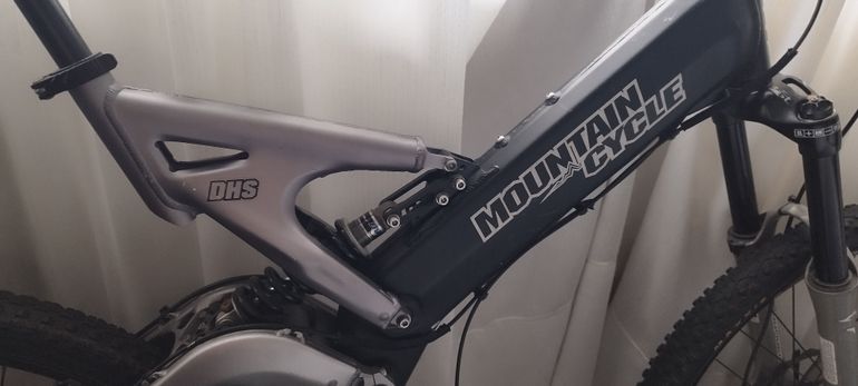 Black Mountain Cycles San Andreas 2000 Mountainbike usato, Nero — immagine 8 di 9