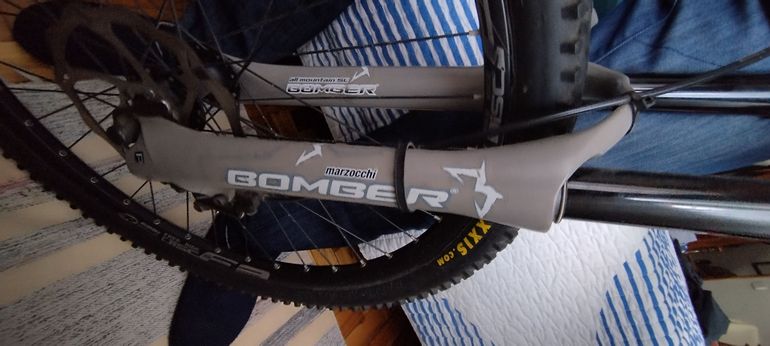 Black Mountain Cycles San Andreas 2000 Mountainbike usato, Nero — immagine 5 di 9