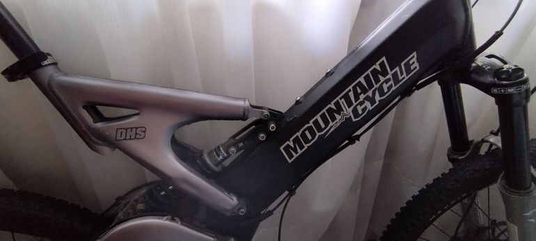 Black Mountain Cycles San Andreas 2000 Mountainbike usato, Nero — immagine 4 di 9