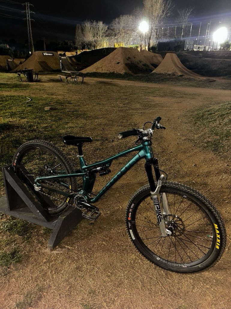 Used Commencal Tempo Slopeduro/jibber 2025 Mountainbike — image 3 of 4