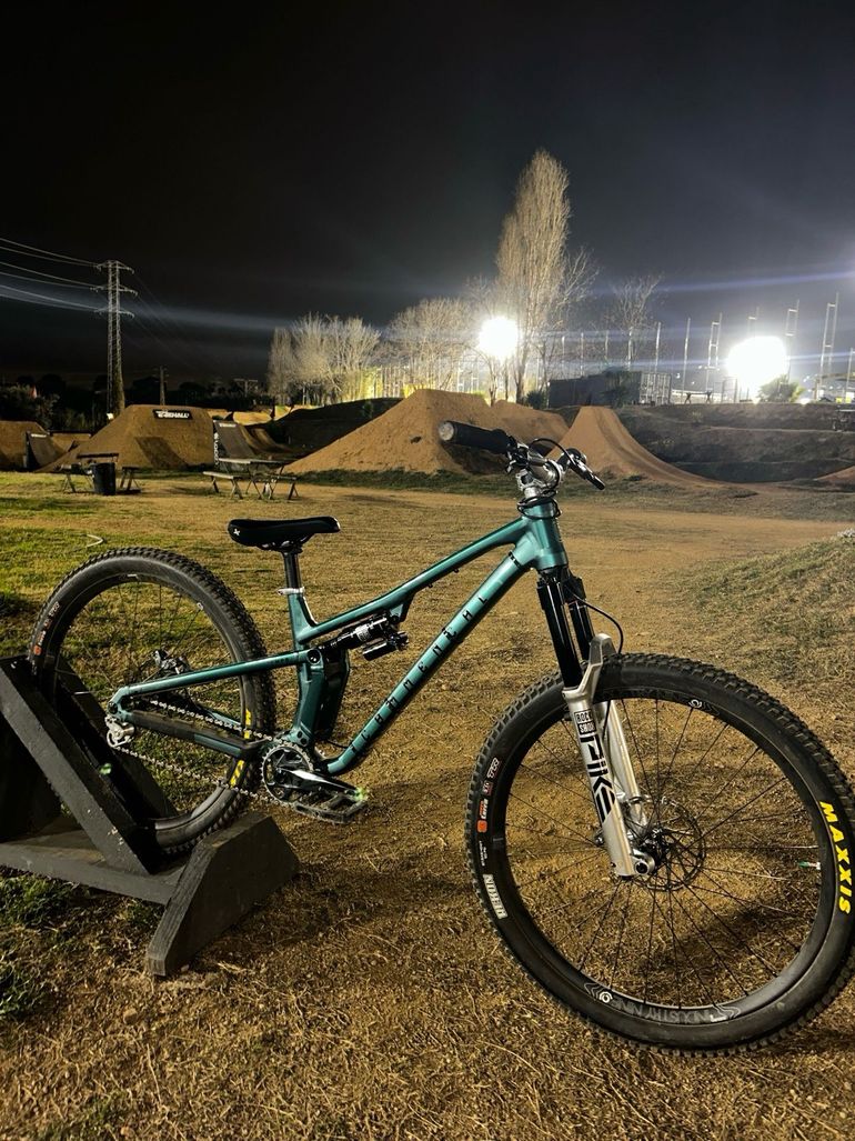 Used Commencal Tempo Slopeduro/jibber 2025 Mountainbike — image 2 of 4